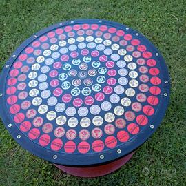 tavolo bobina legno con resina e tappi birra 