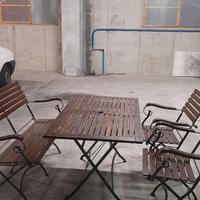 Tavolo e sedie da giardino/esterno