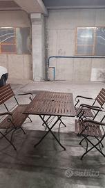 Tavolo e sedie da giardino/esterno
