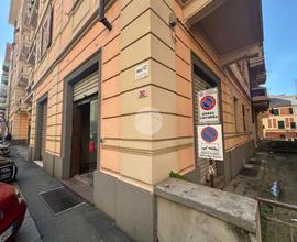 NEGOZIO A GENOVA