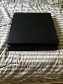 PlayStation 4 slim con 2 joystick e 5 giochi