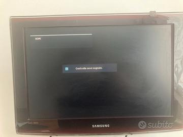 TV Samsung 22 pollici con HDMI e staffa