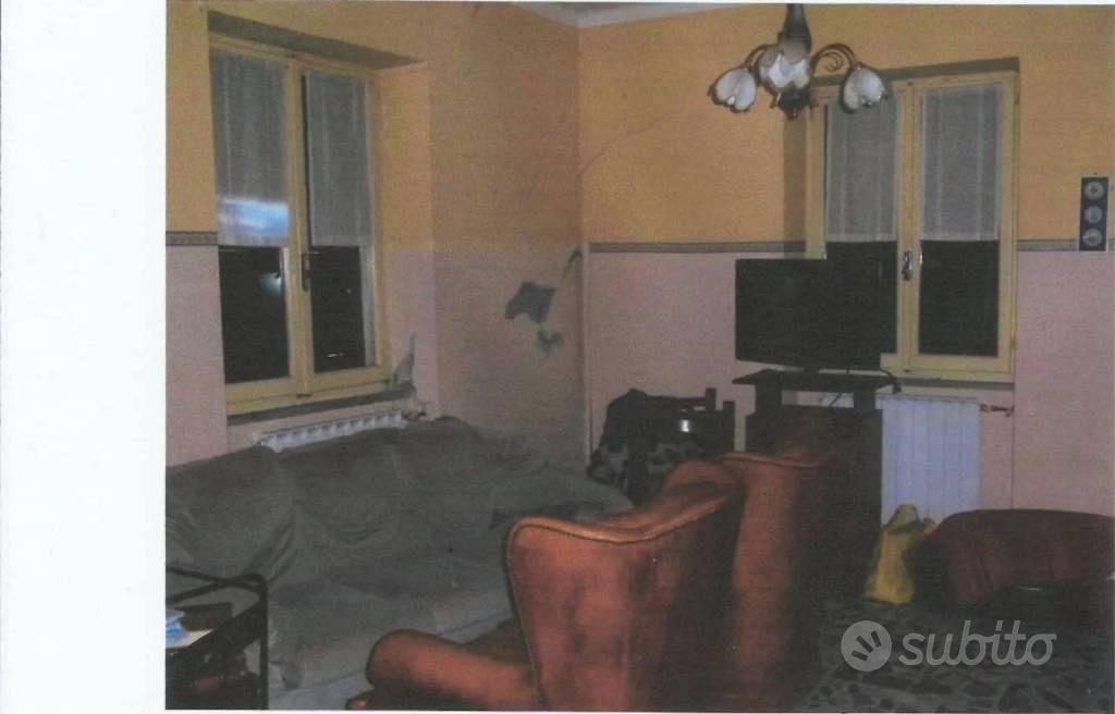Immobile in asta di 170 m² con più di 5 locali a C - Vista 5