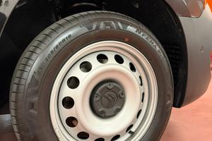 Gomme & Cerchi 205/60/16  *NEW*