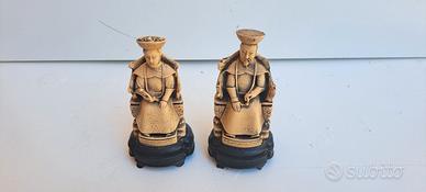 Coppia di statuette orientali raffiguranti Imperat