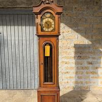 orologio di legno a pendolo a colonna