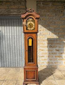 orologio di legno a pendolo a colonna
