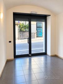 NEGOZIO 24 MQ  RISTRUTTURATO  PARCHEGGIO INTERNO