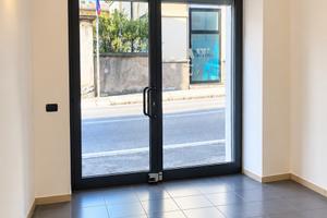 NEGOZIO 24 MQ  RISTRUTTURATO  PARCHEGGIO INTERNO