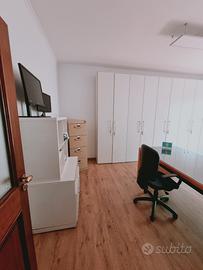 N.1 stanza in studio professionale Zona Arenella