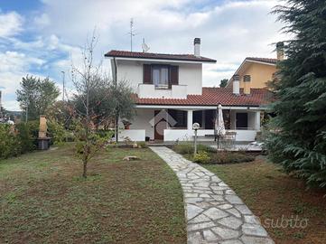 VILLA A SCHIERA D'ANGOLO A SANGANO