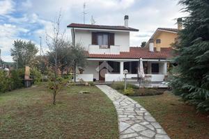 VILLA A SCHIERA D'ANGOLO A SANGANO