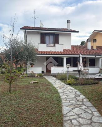 VILLA A SCHIERA D'ANGOLO A SANGANO