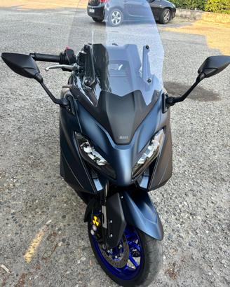 TMAX 560