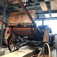Antico calesse ruote in legno
