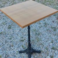 Tavoli bistrot e sgabelli