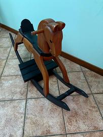 Cavallino in legno massiccio per bambini