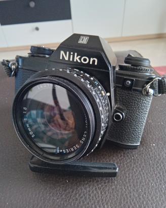 Nikon EM analogica