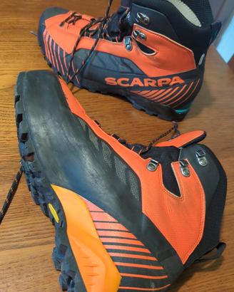 scarpone Rigido "SCARPA"