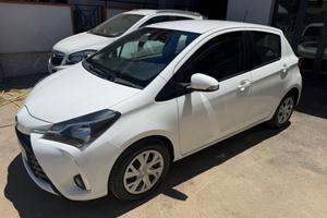 Toyota Yaris 1.5 5 porte Lounge NUOVA