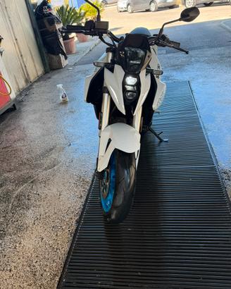 suzuki gsx 8s