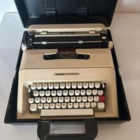 Macchina da scrivere Olivetti lettera 35