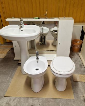 BAGNO sanitari, specchio e ante box doccia