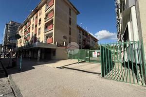3 LOCALI A NAPOLI