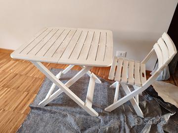 tavolino balcone e sedia in plastica bianca