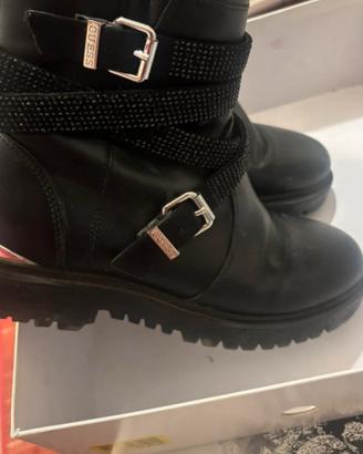 stivaletti guess
