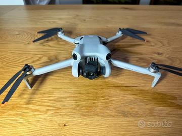 Drone dji MINI 4 PRO Combo e accessori