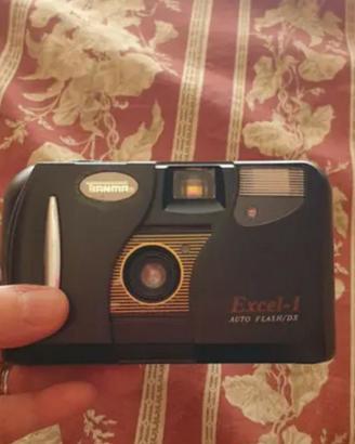 Macchina fotografica a pellicola anni 80