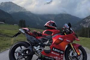Ducati Panigale v4s 2025