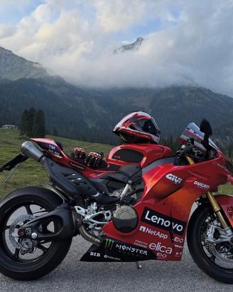 Ducati Panigale v4s 2025