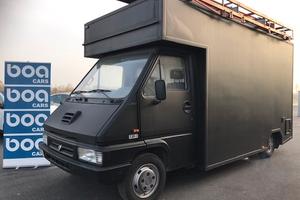 Renault Master T35 2.5 diesel CAMION AMBULANTE