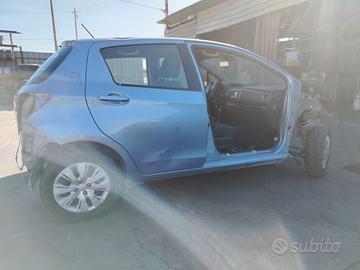 RICAMBI USATI AUTO TOYOTA Yaris Serie 612140D120 1