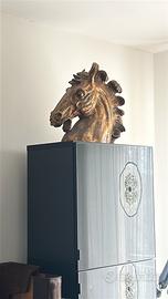 Testa di cavallo in gesso dorato