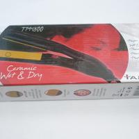 Piastra ceramica nuova per stirare i capelli