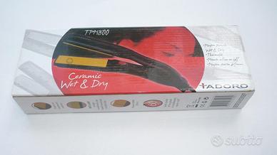 Piastra ceramica nuova per stirare i capelli