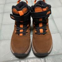 Scarpe da montagna adatte per neve ed idrorepellen