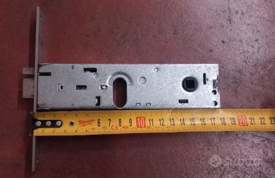 serratura elettrica Yale da fascione portoncino