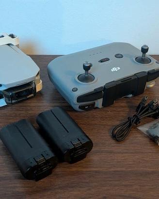 DJI Mavic Mini 2 4K Fly More Combo con accessori