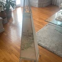 Lampada da terra piramidale in ferro battuto