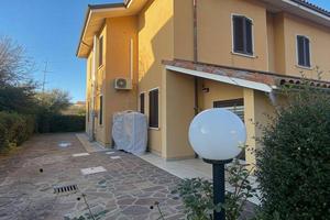 Immobile in asta di 205 m² con 4 locali e box auto