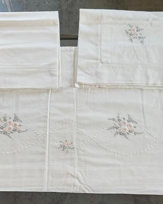 Lenzuolo matrimoniale in cotone con ricami 