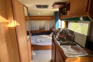 LAIKA P44 Caravan + Opel Meriva – set completo cam