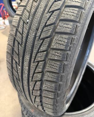 Gomme invernali auto 215/40 R18
