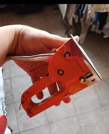 Pistola graffette + 300 graffette 8mm