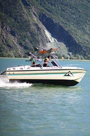 Natante motoscafo mercury