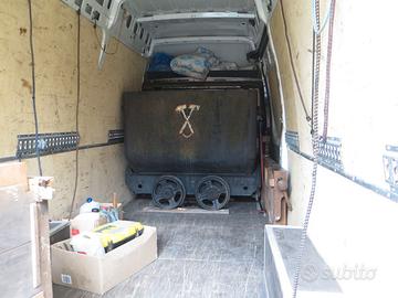 Vecchio vagone da miniera carrello industriale